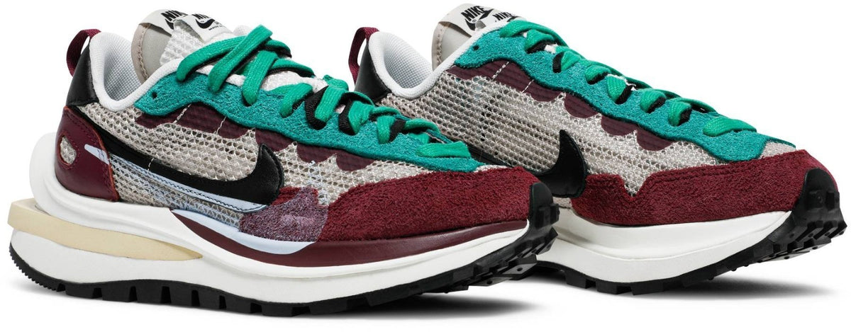 DD3035-200 sacai Ã Nike Vapor Waffle "String/Red/Green" (Men's)