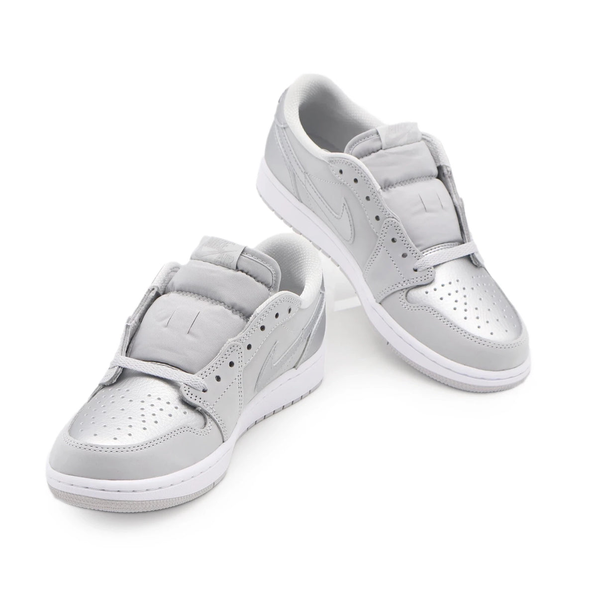 CZ0790-002 Nike Air Jordan 1 Retro Low OG Metallic Silver no Briefcase (Men's)