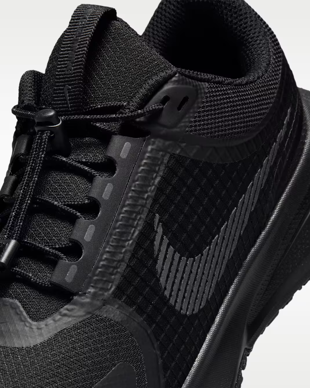 IO2338-001 Nike GS Star Runner Utility "Black/Anthracite"