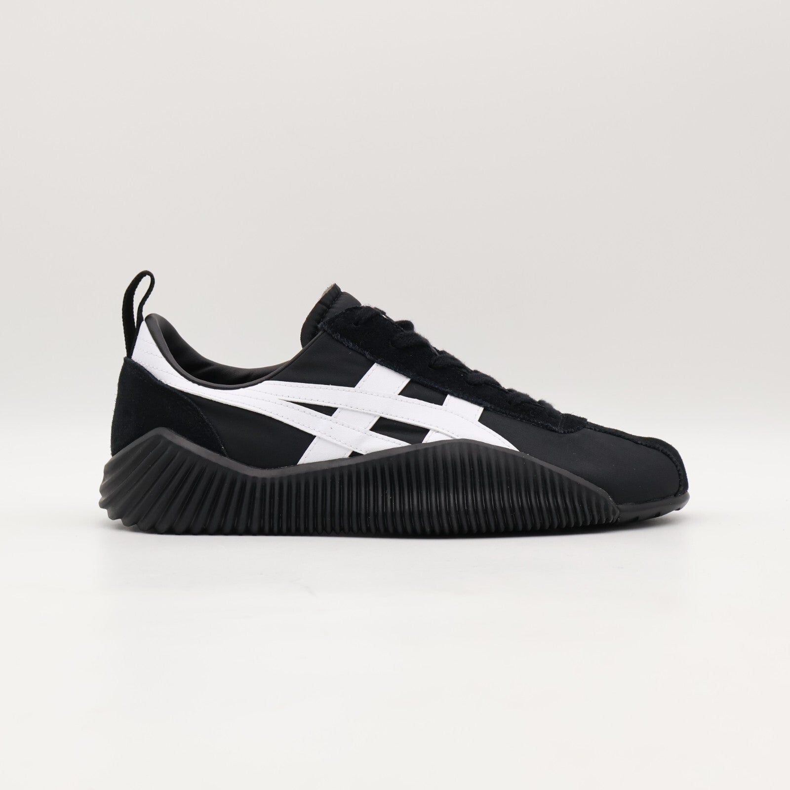 1183B257-001 Onitsuka Tiger Acromount Black White (Men's)