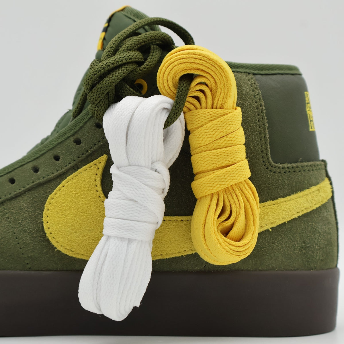 HM5838-300 ANTIHERO Ã Nike SB Zoom Blazer Mid QS Rough Green Amarillo (Men's)