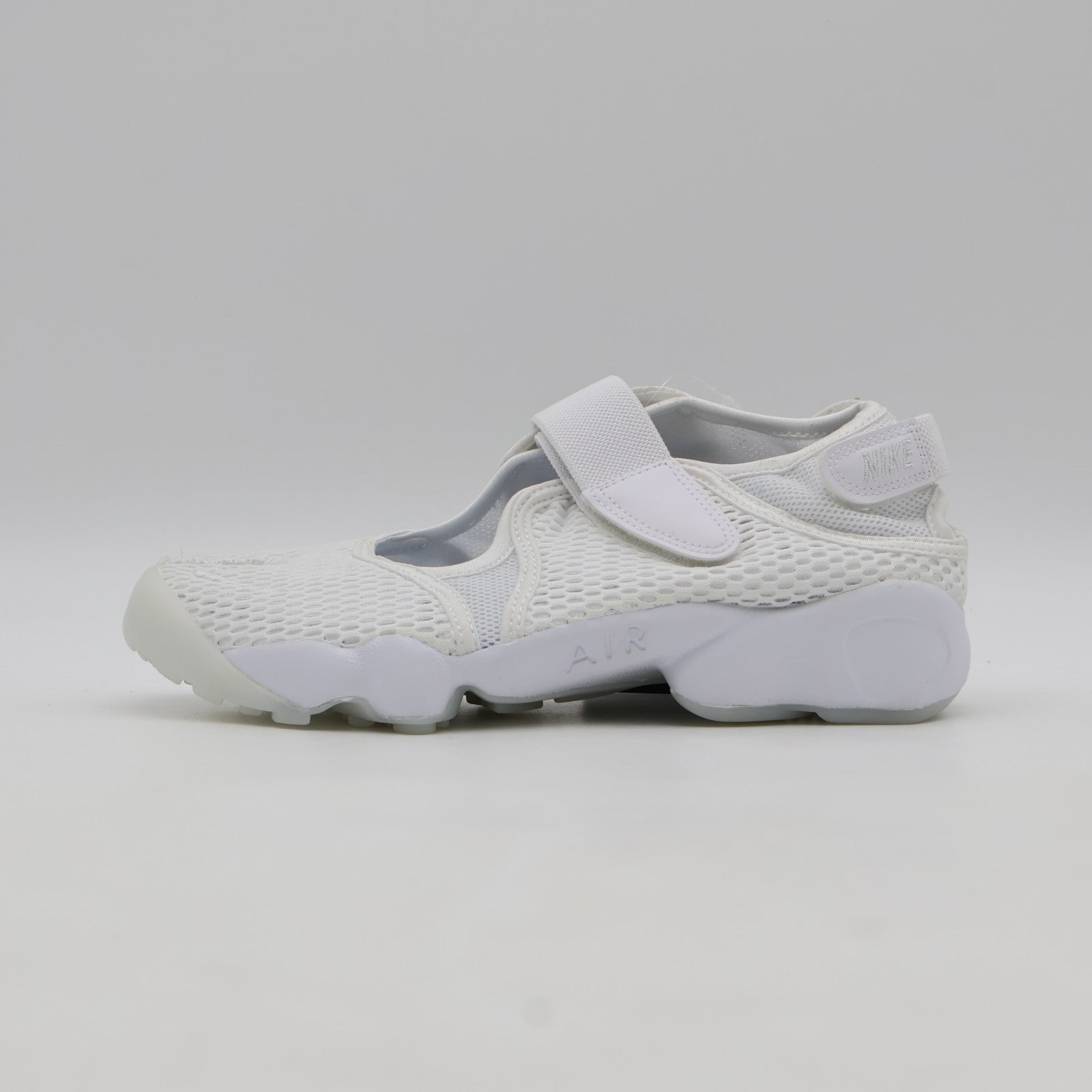 848386-100 Nike Air Rift Breathe "Pure Platinum" (Women's)