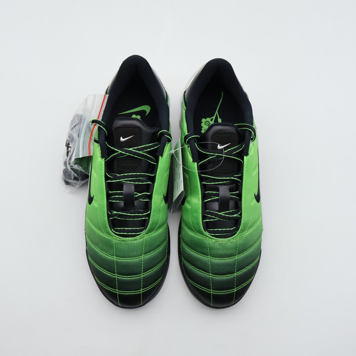 IQ5683-300 Forget-me-nots Ã Nike Total 90 Shox Magia "Green Gusto" (Women's)