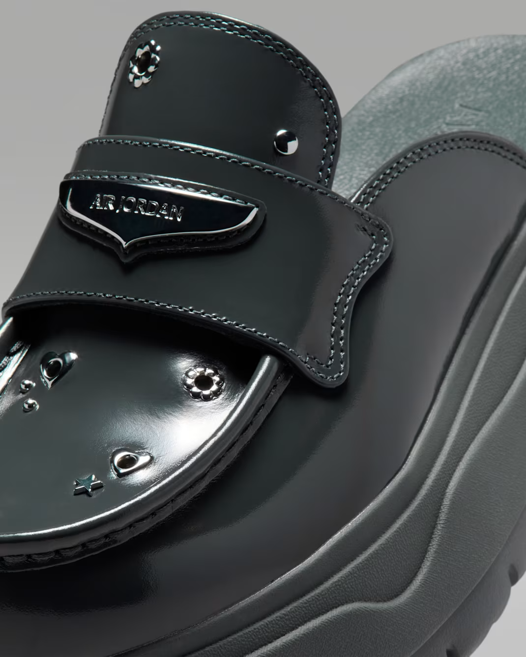 IO7702-001 Nike Air Jordan Mule SE Anthracite Metallic Silver (Women's)