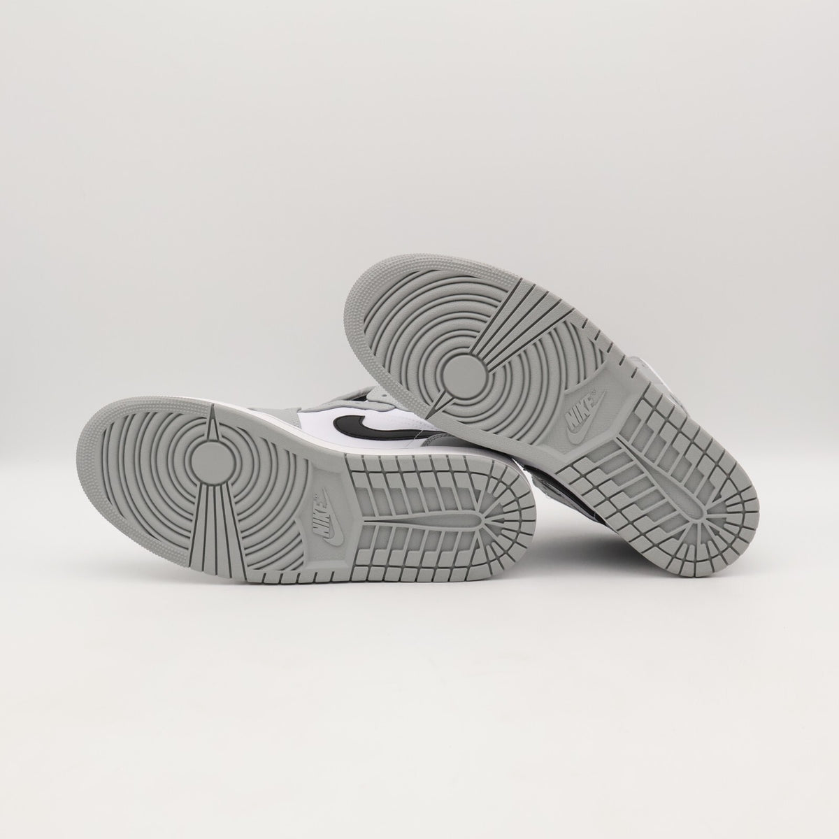 554724-092 Nike Air Jordan 1 Mid Light Smoke Grey Black White (Men's)