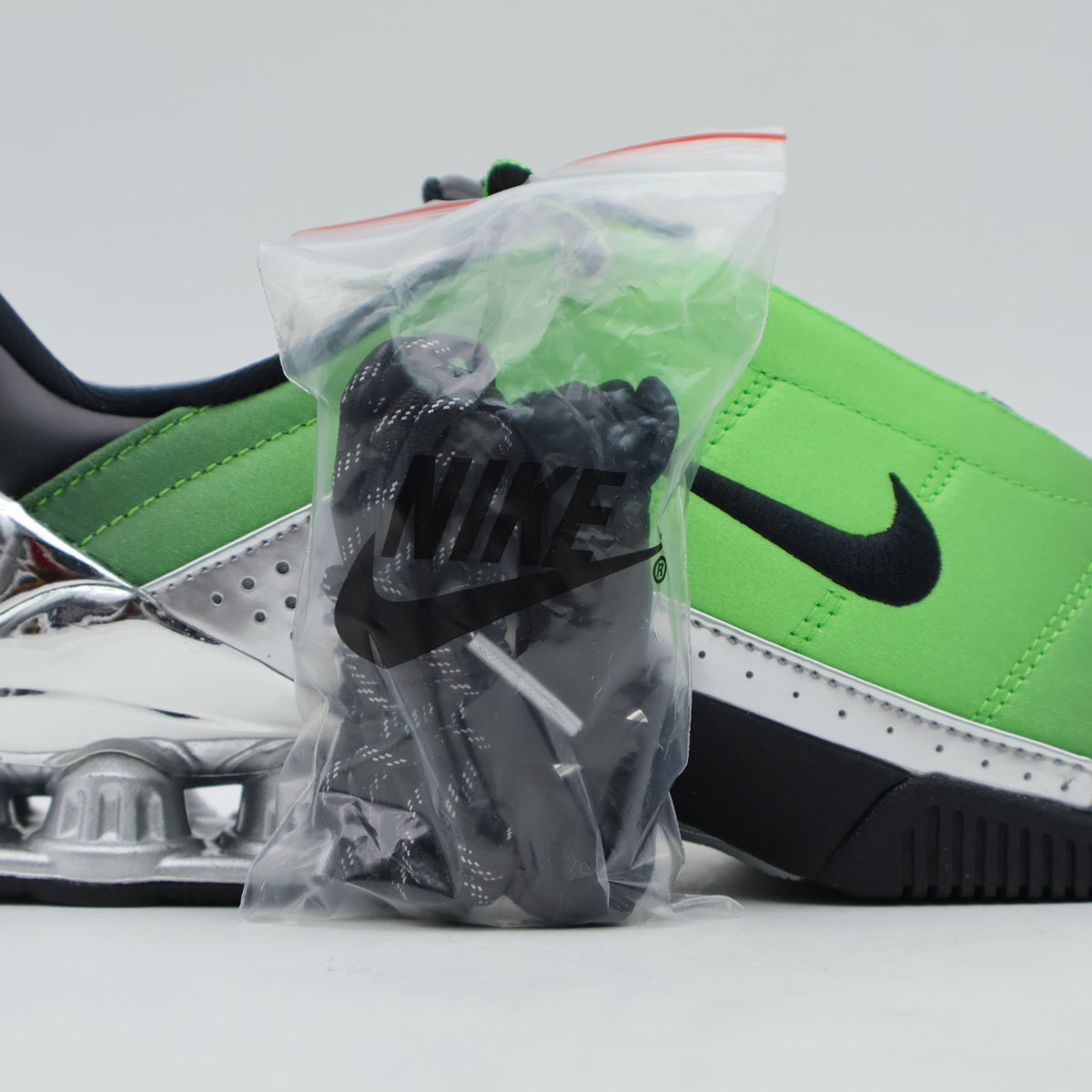 IQ5683-300 Forget-me-nots Ã Nike Total 90 Shox Magia "Green Gusto" (Women's)
