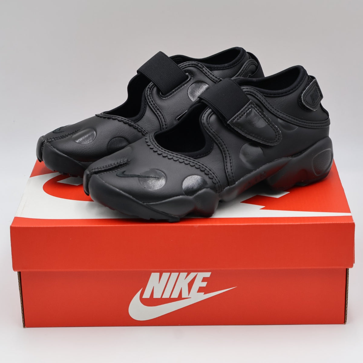 IR1226-002 Nike Air Rift "Polka Dot/Triple Black" (Women's)