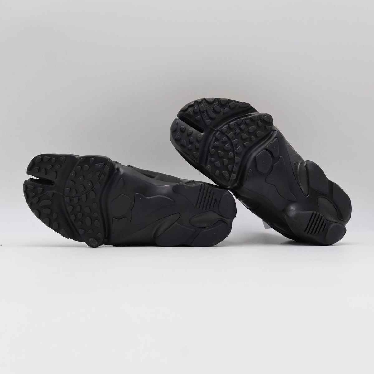 IR1226-002 Nike Air Rift "Polka Dot/Triple Black" (Women's)