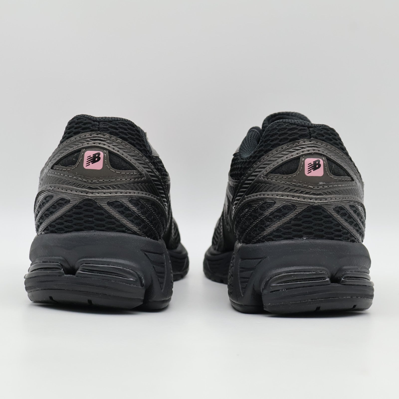 ML860PH2 New Balance 860V2 Black Black Metallic Pink Taffy (Men's)