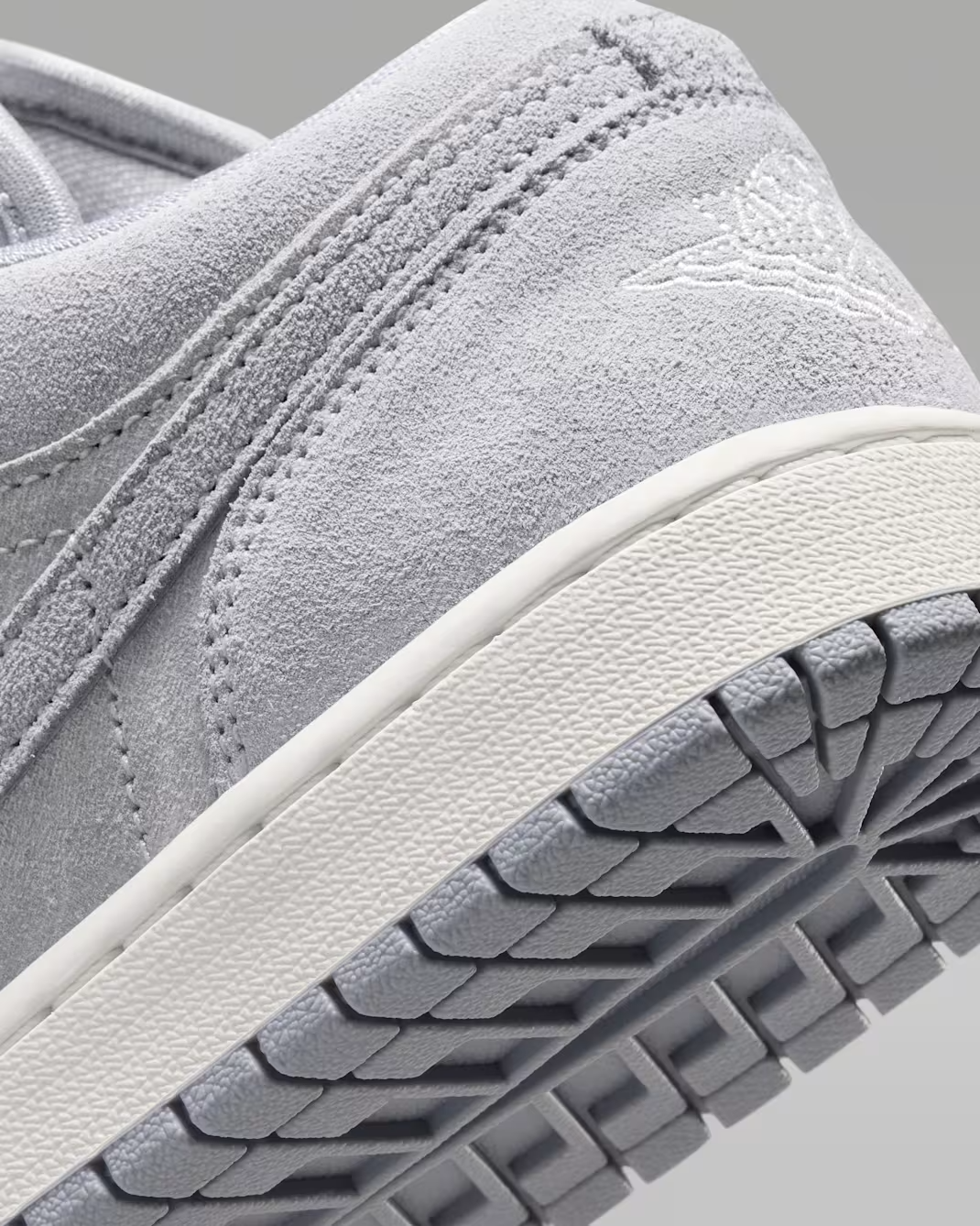 IW0819-498 NIKE Air Jordan 1 Low "Wolf Grey" (Women's)