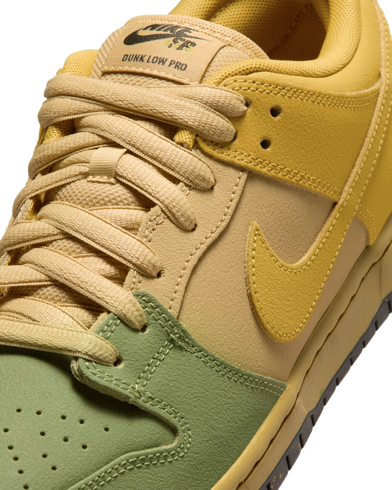 IO0427-300 Nike SB Dunk Low Pro "Saffron Quartz" (Men's)