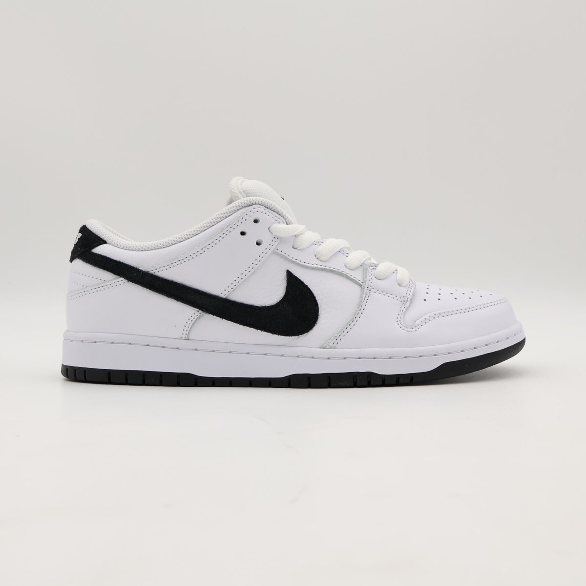 HF3704-100 Nike SB Dunk Low Pro White Black (Men's)