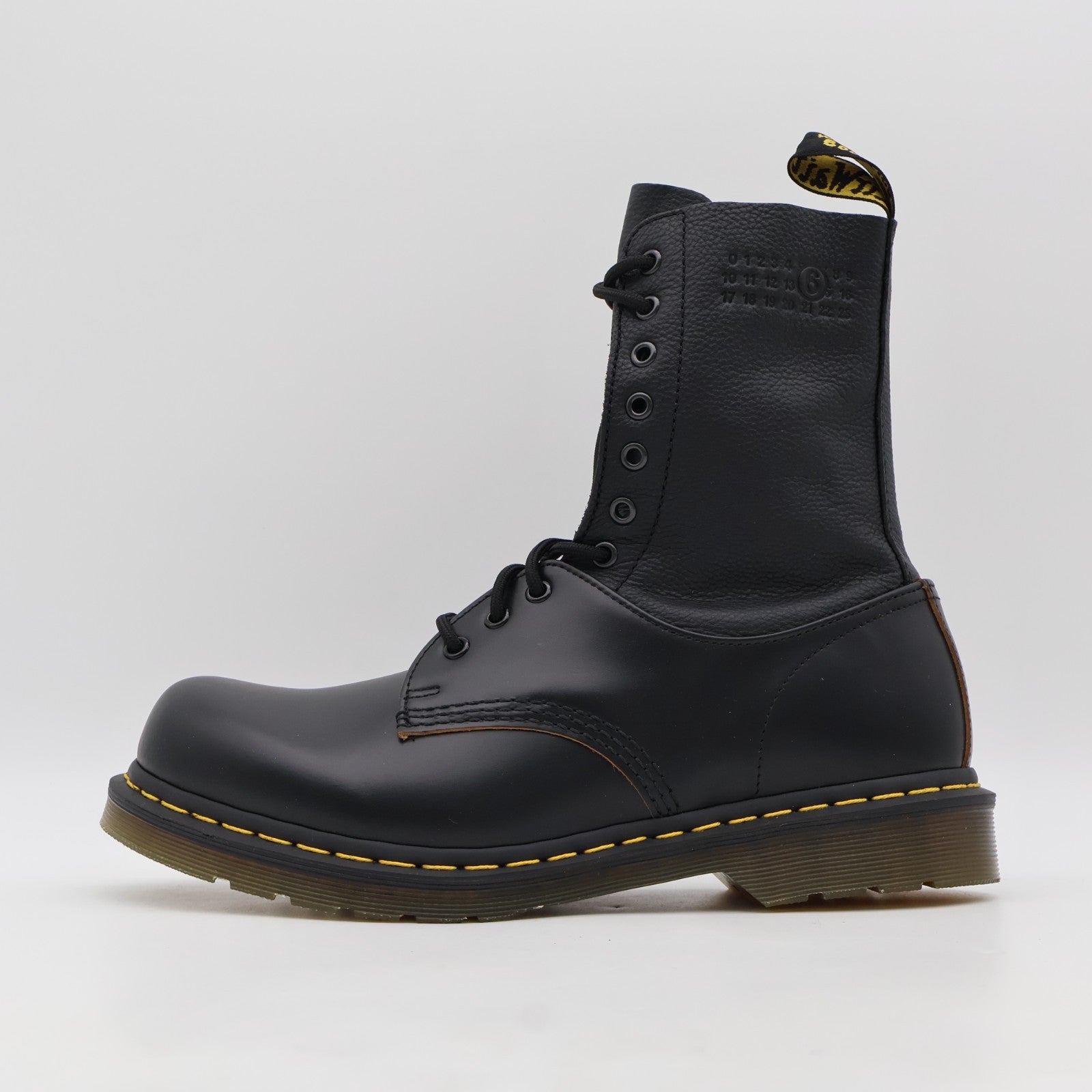 S66WU0126P8030 MM6 Maison Margiela Ã Dr.Martens Ankle Boot Black Black (Men's)