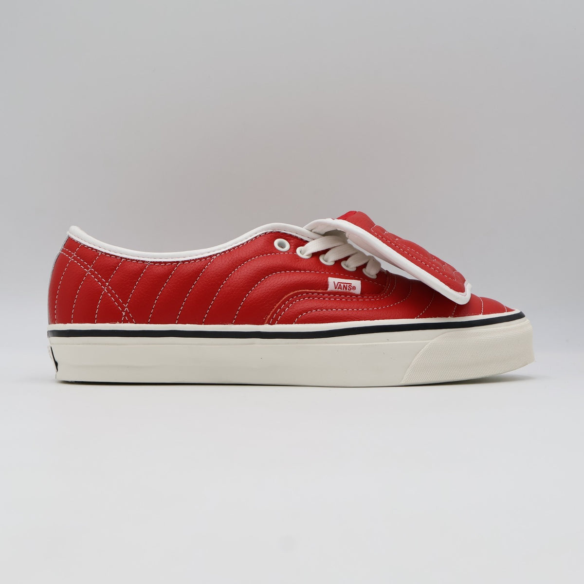 VN000Z9QIZQ Vans Premium Authentic 44 EXT "Copa Racing Red"