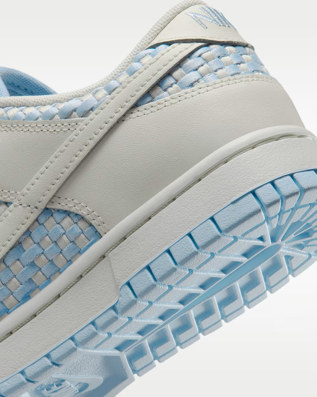 IH2476-401 Nike Dunk Low "Hydrogen Blue/Sail" (Women's)