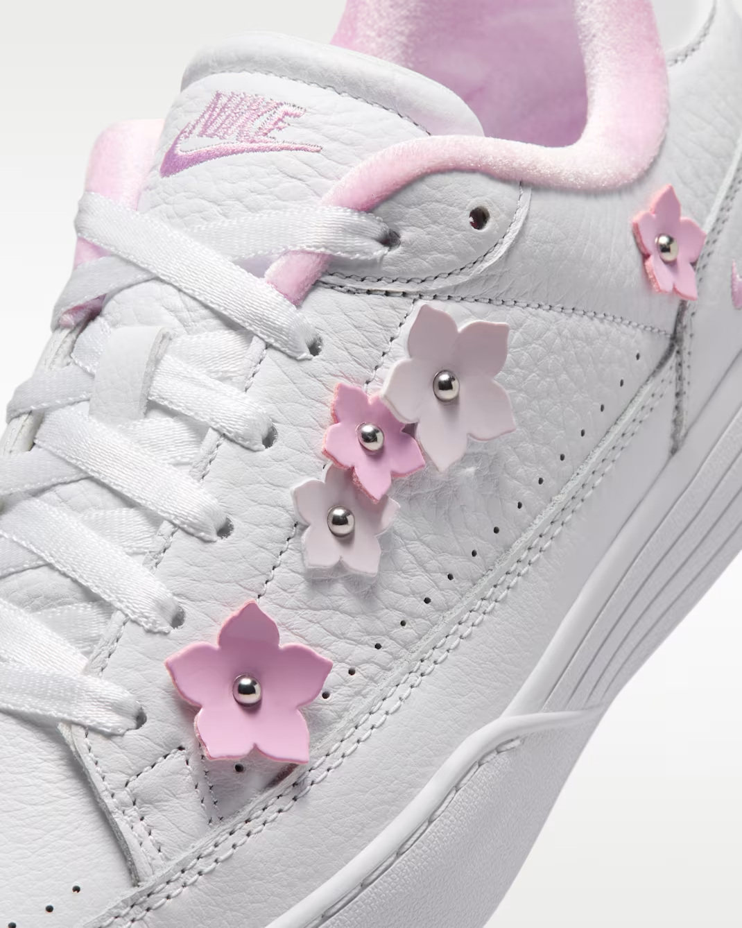 IR8636-100 Nike Tennis Centre "Florette" (Women's)