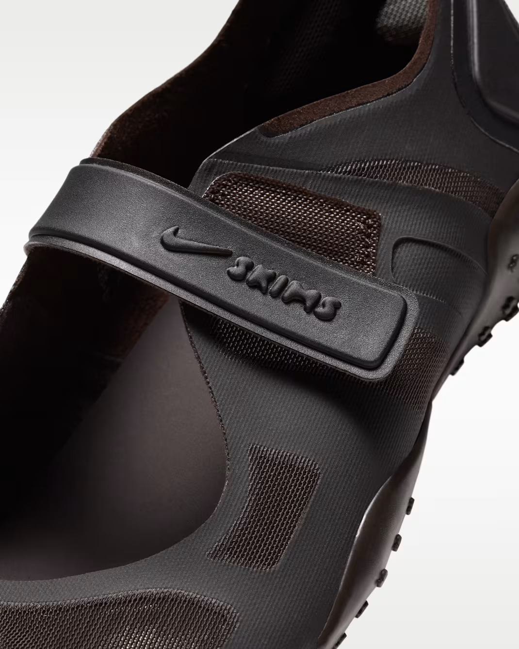 IO7694-200 SKIMS Nike Rift Mesh Velvet Brown (Women's)