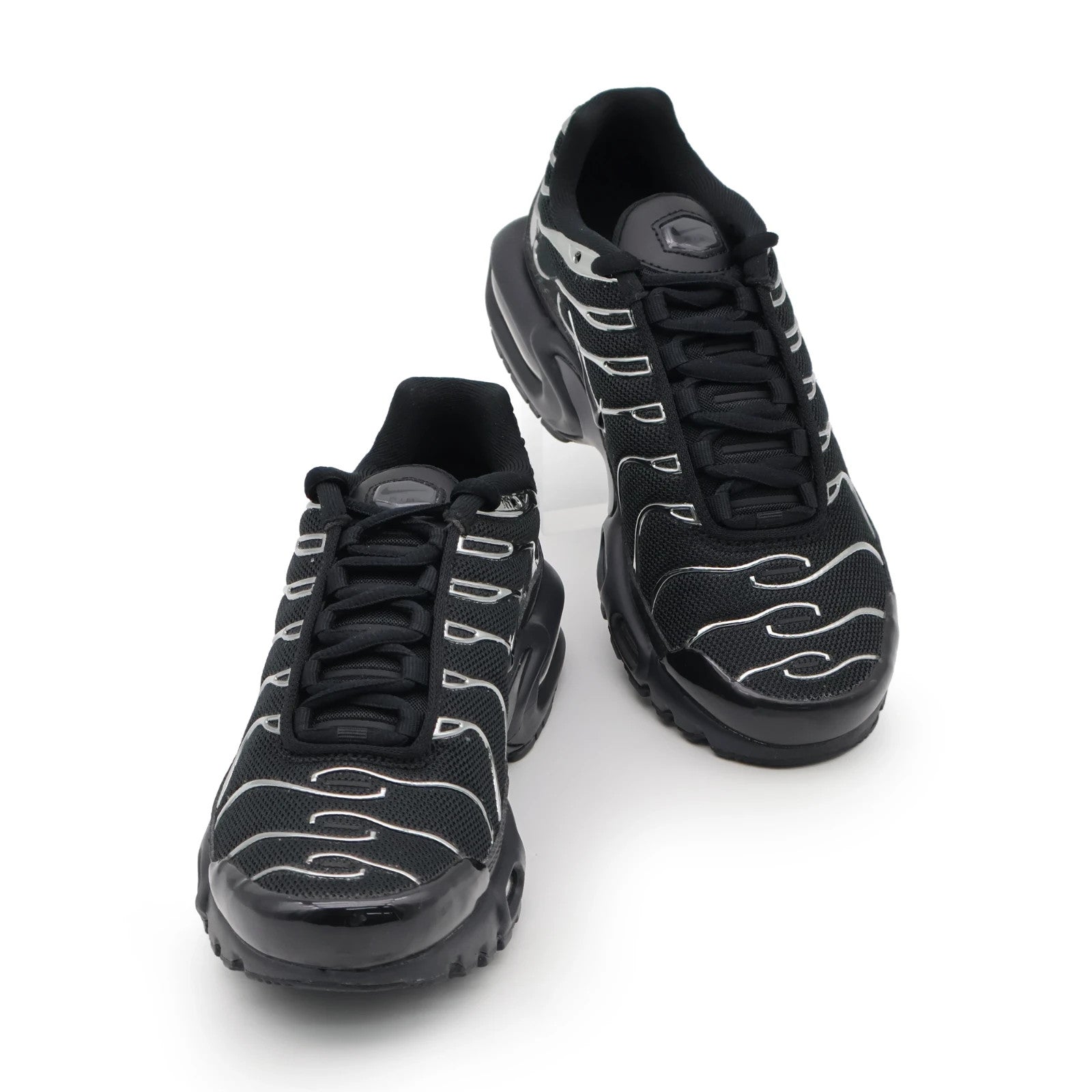 HJ9743-001 Nike Air Max Plus SE Black Metallic Silver Laser Crimson Off (Women's