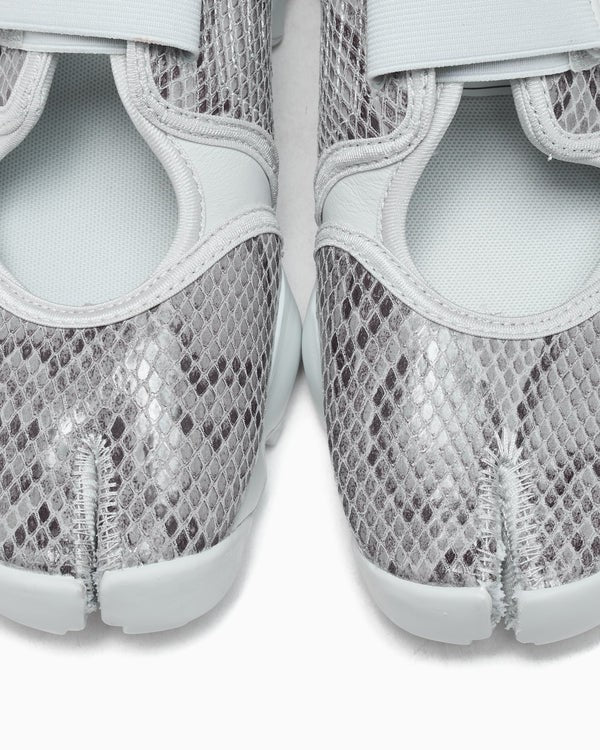 IM5739-001 Nike Air Rift Photon Dust (Women's)