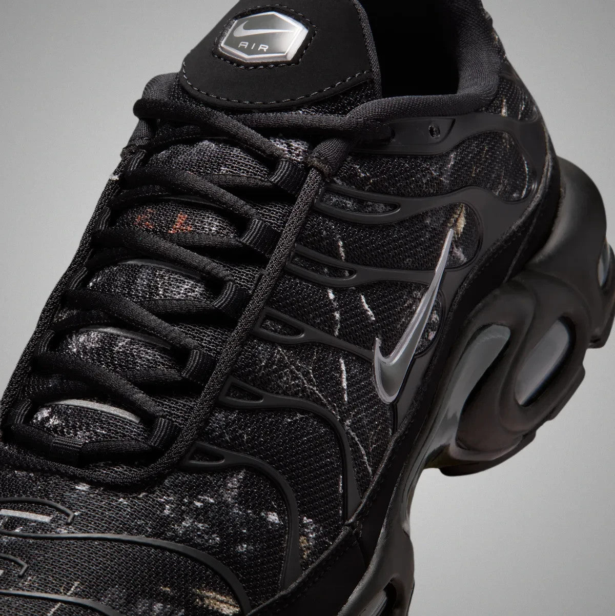 IQ0301-070 Nike Air Max Plus Black (Men's)