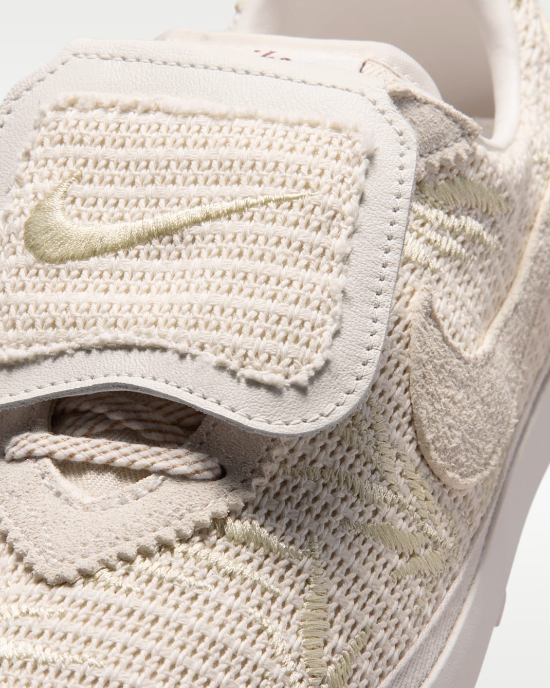 IW4937-006 Nike Astro Grabber Textile Phantom (Women's)