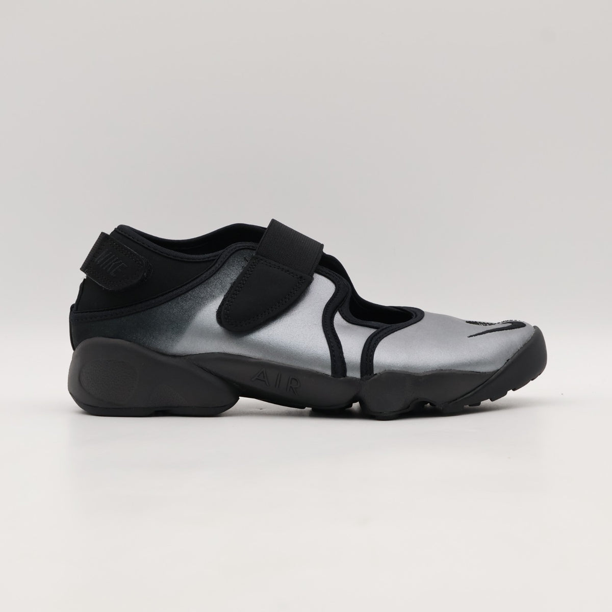 IH3656-095 Nike Women's Air Rift Metallic Silver Black (Women's)