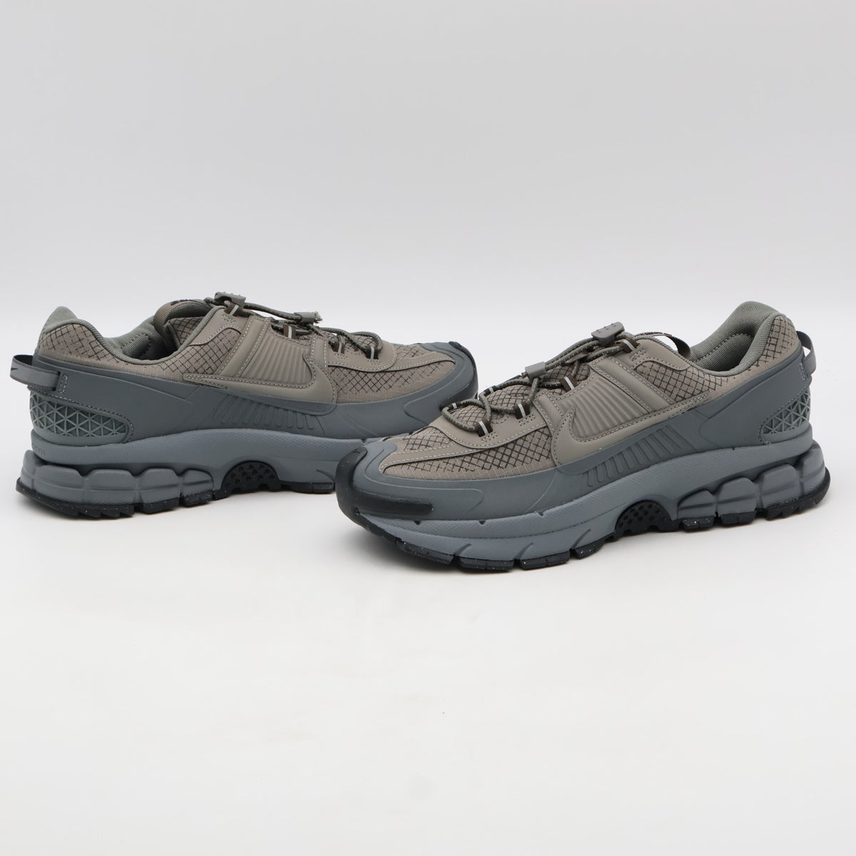 HV6901-001 Nike Zoom Vomero Roam Metallic Pewter Cool Grey Anthracite (Men's)