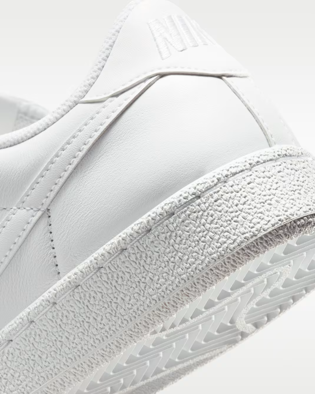 IQ7387-107 Nike Tennis Classic "White" (Women's)