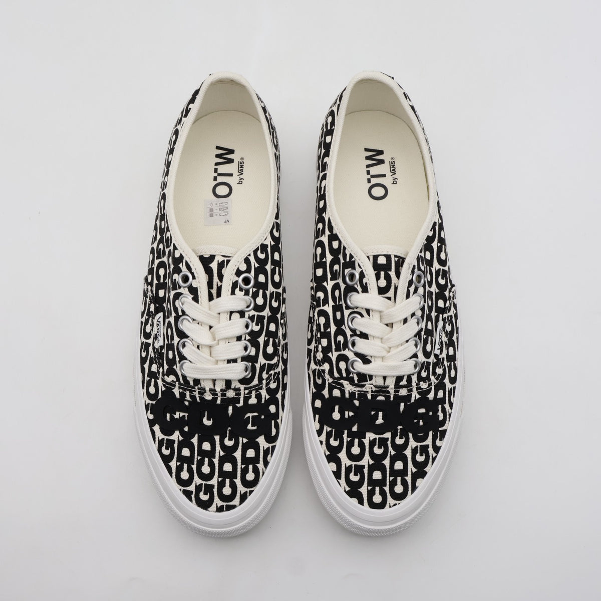VN000EEUUY6 CDG (COMME des GARCONS) Ã OTW by Vans Authentic White (Men's)