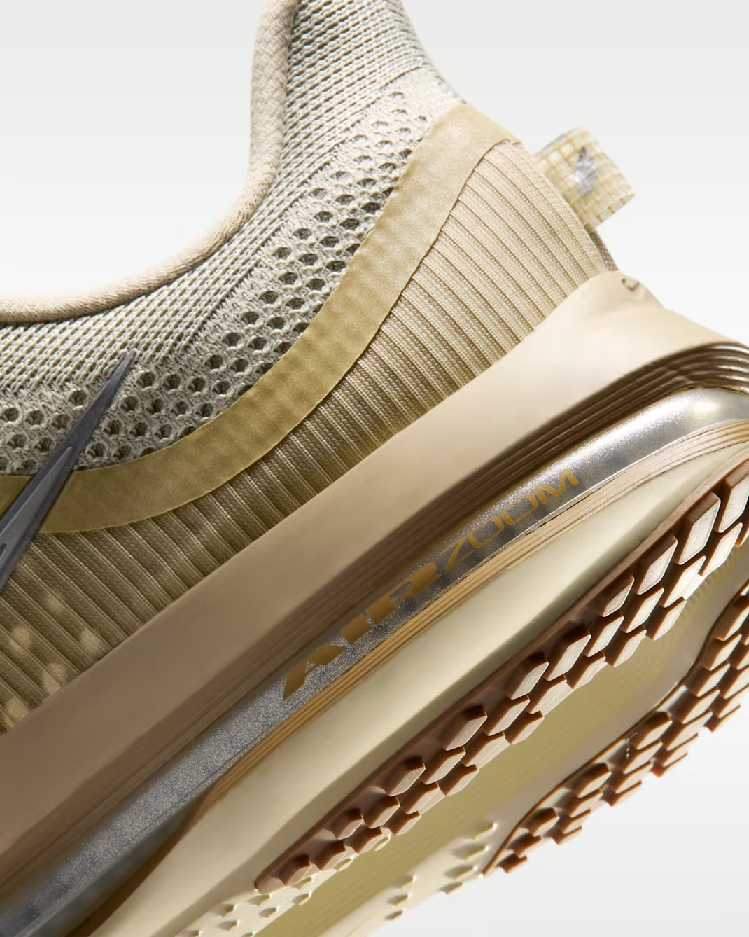 IM8342-200 Nike Pegasus Premium "Desert Khaki" (Men's)