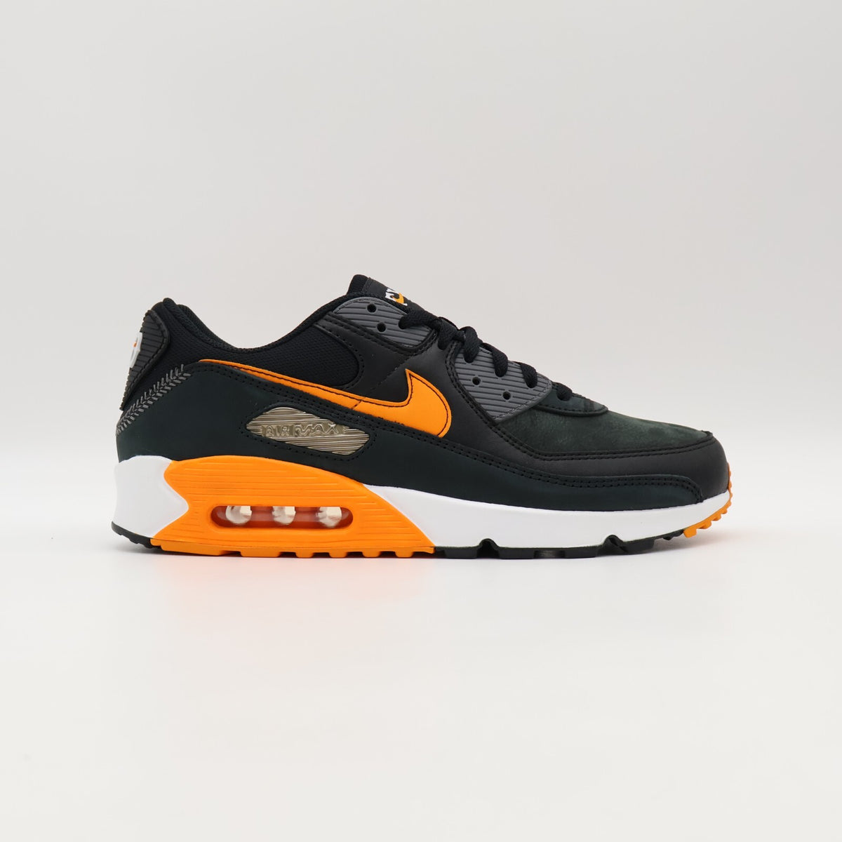 II2353-001 Nike Air Max 90 Tokyo Giants (Men's)