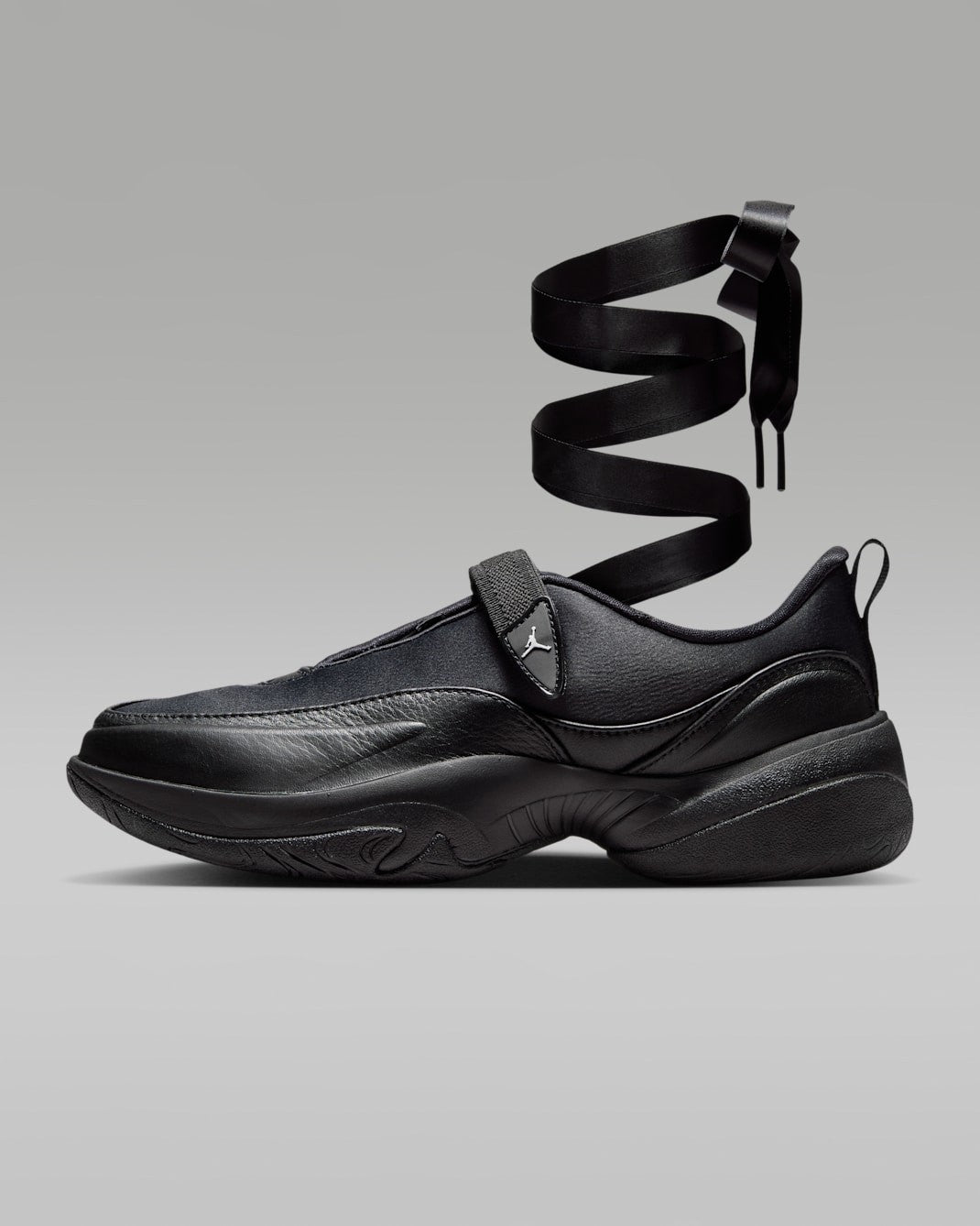 IB8597-004 Nike Jordan Pointe BlackSummit White (Women's)