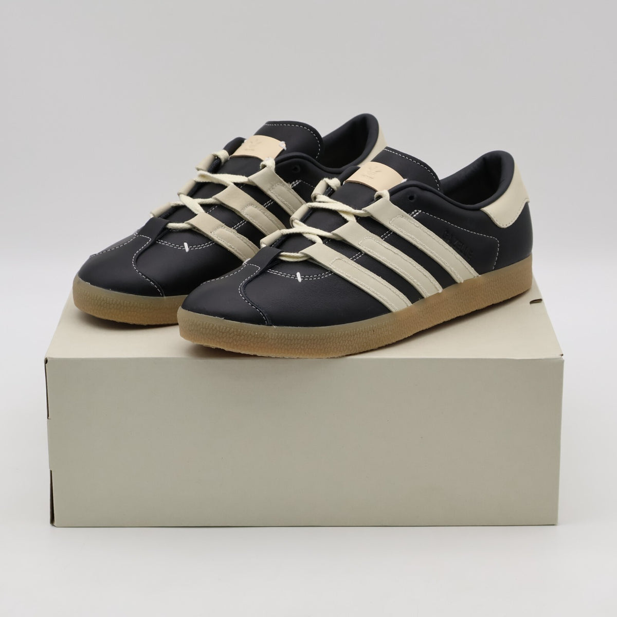 ID3517 FOOT INDUSTRY adidas Originals Gazelle Core Black Cream White (Men's)