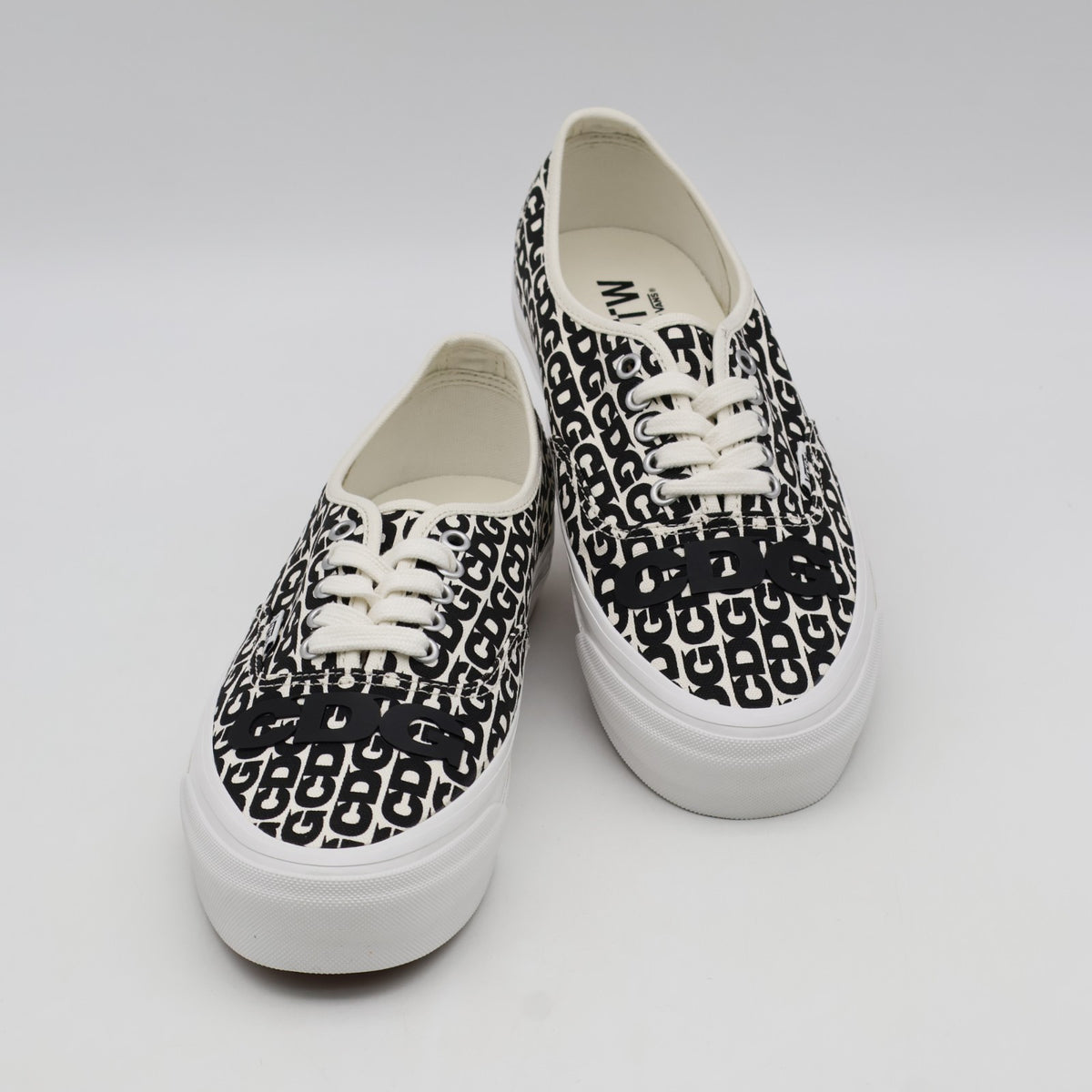 VN000EEUUY6 CDG (COMME des GARCONS) Ã OTW by Vans Authentic White (Men's)