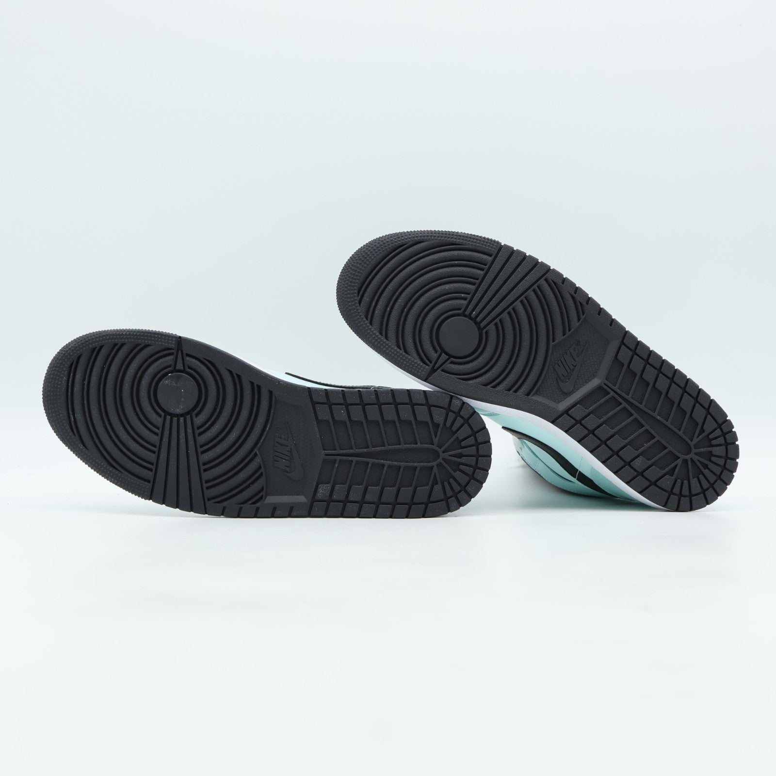 BQ6472-300 Nike Air Jordan 1 Mid "Aqua Blue" (Women's)