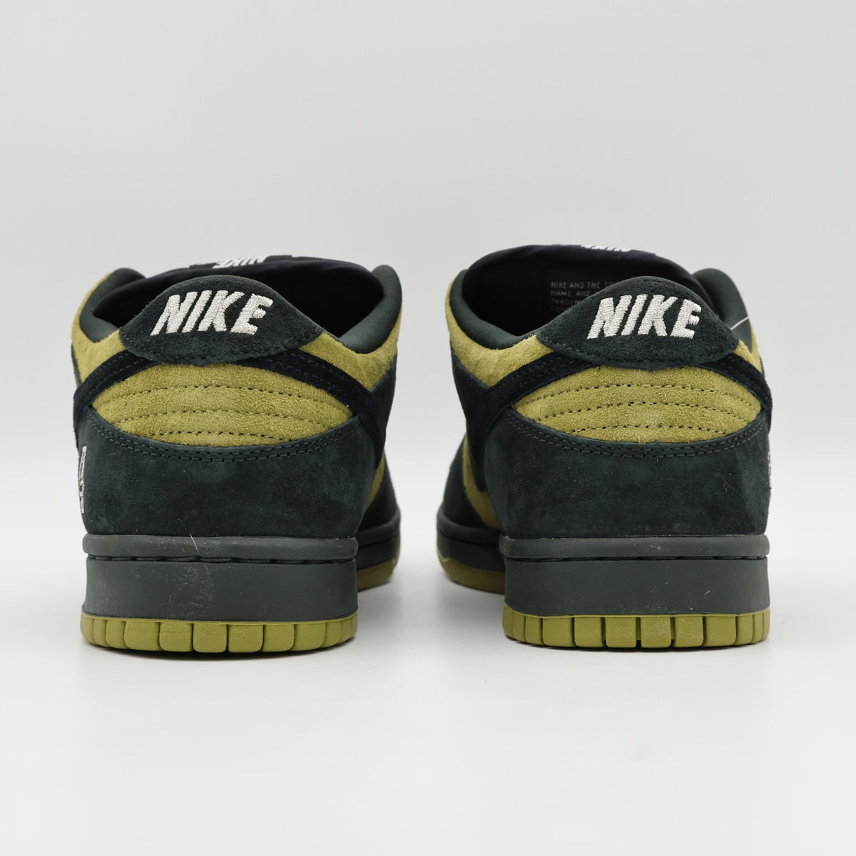 HQ8487-300 Supreme Nike SB Dunk Low Camper Green (Asia Exclusive) (Men's)