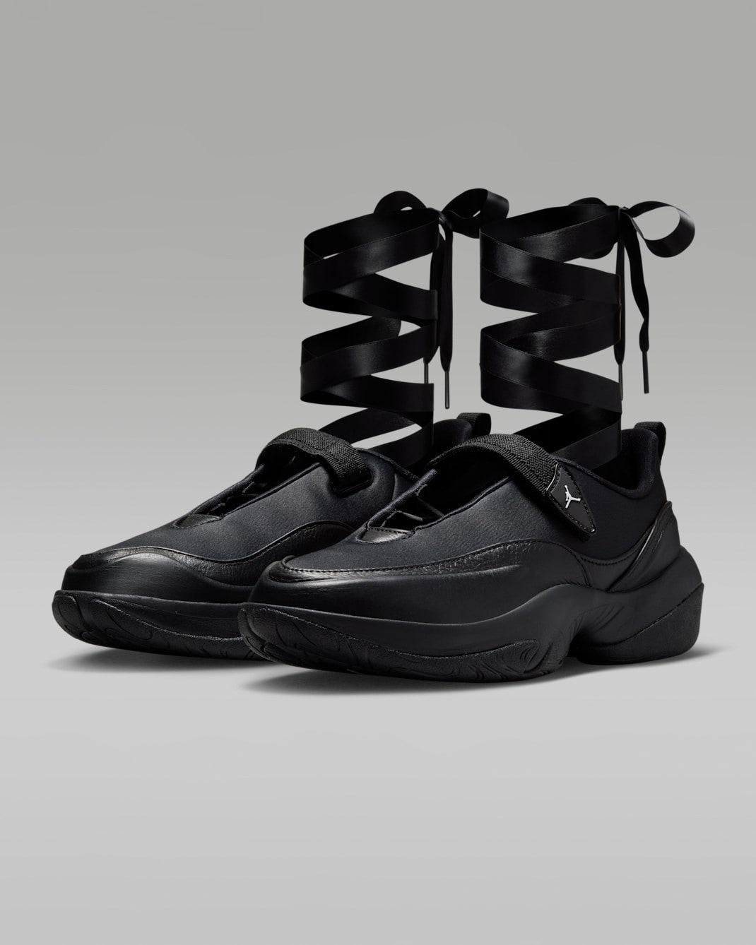 IB8597-004 Nike Jordan Pointe BlackSummit White (Women's)