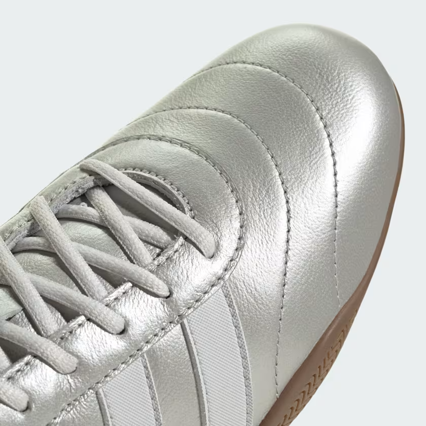 JQ9682 adidas Grand Court Lo Silver Metallic/Crystal White/Gum (Women's)