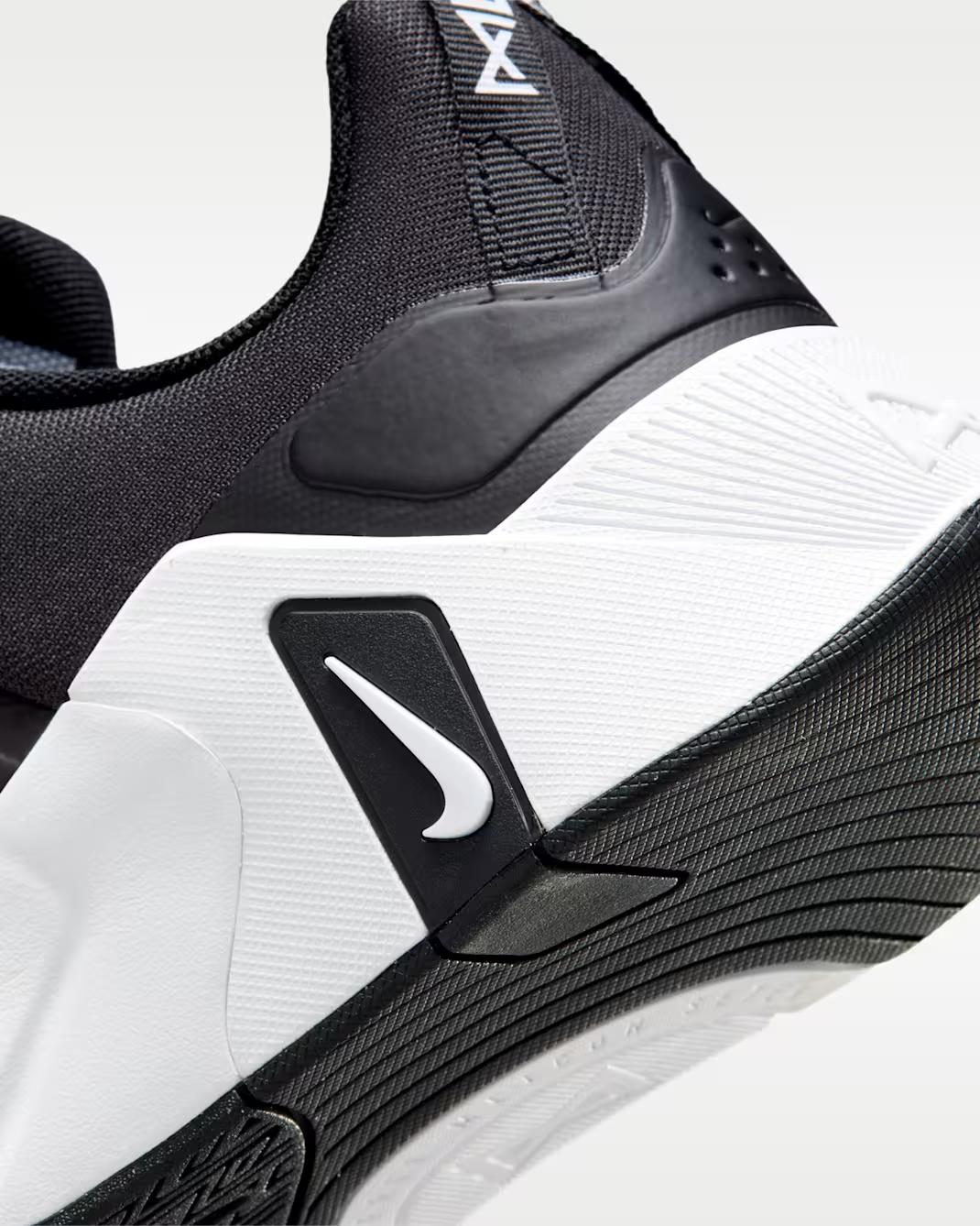 II7406-002 Nike Women's Free Metcon 7 "Black/White"