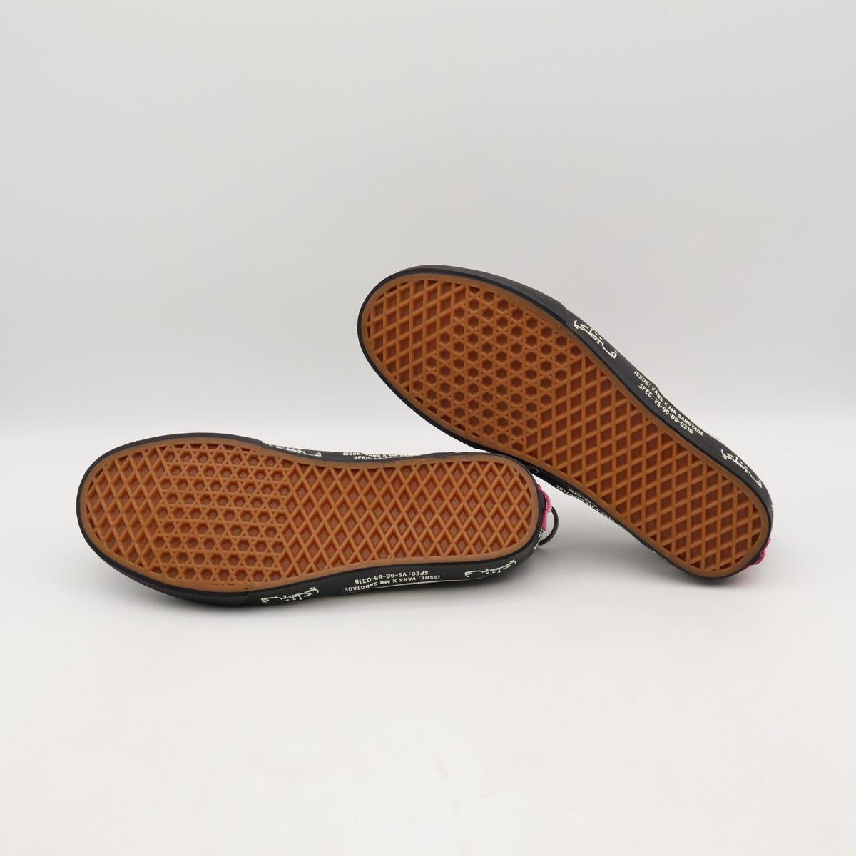 VN000BW5BPR Mark SBTG Vans Authentic Black Mars (Men's)