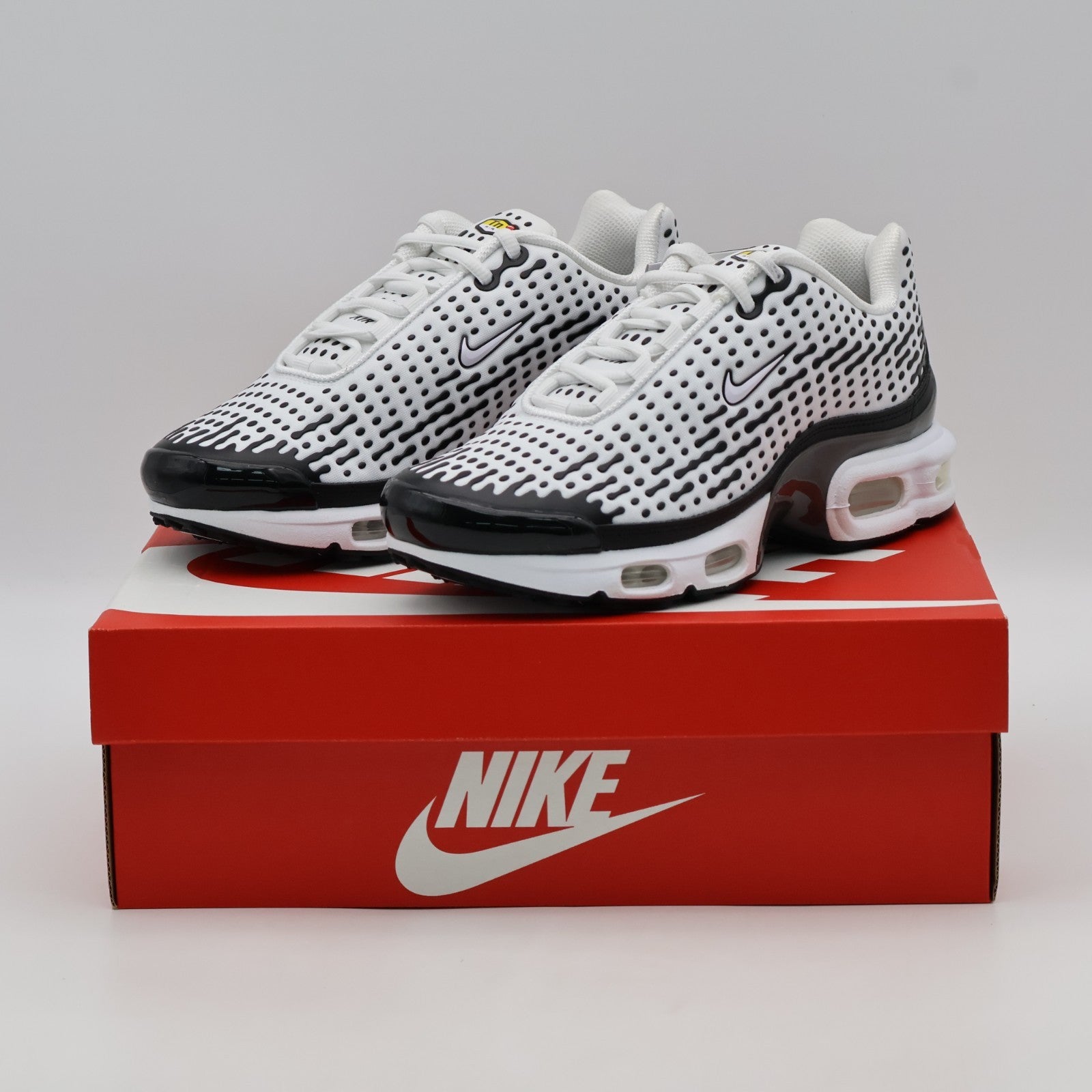 HQ2197-100 Nike Air Max Plus 7 White Black (Men's)