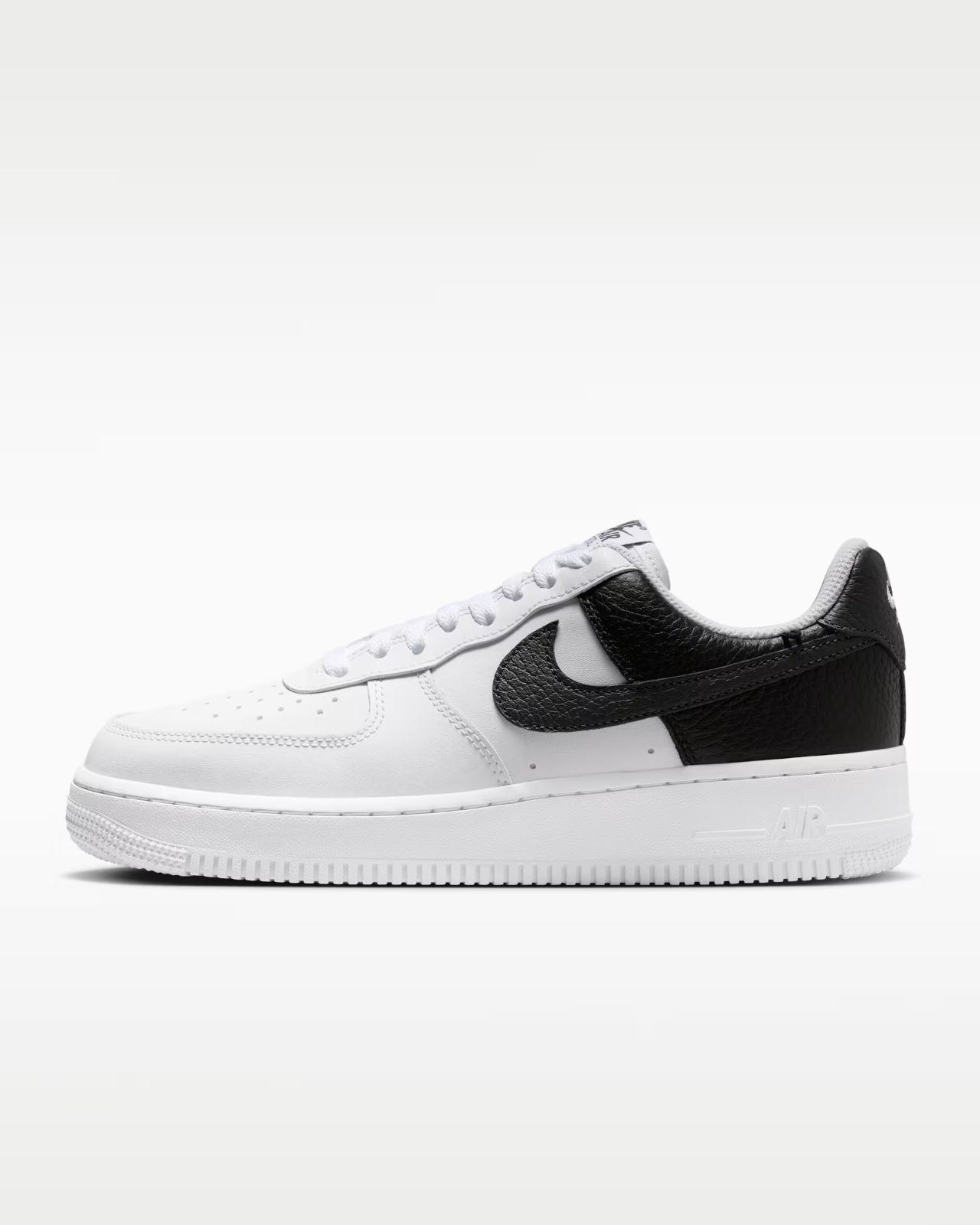 IR0872-001 Nike Air Force 1 '07 "Black/White" (Women's)