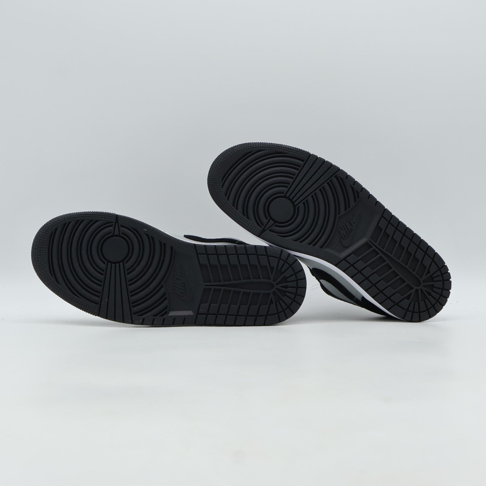 553558-048 Nike Air Jordan 1 Low "Black/Light Smoke Grey/White" (Men's)