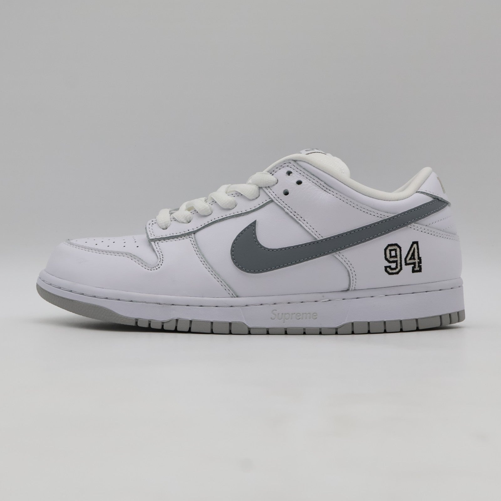 HQ8487-100 Supreme Nike SB Dunk Low White Metallic Silver (25FW Week2) (Men's)