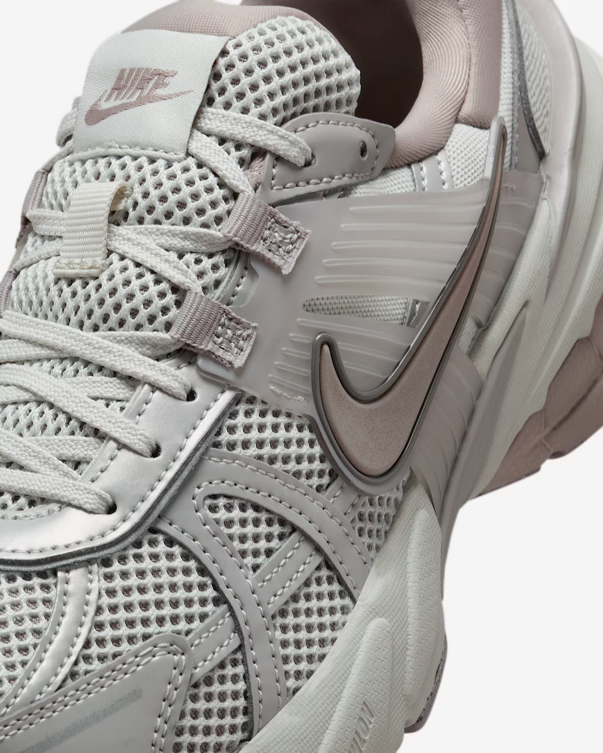 FD0736-011 Nike V2K Run Light Bone College Grey Malt (Women's)
