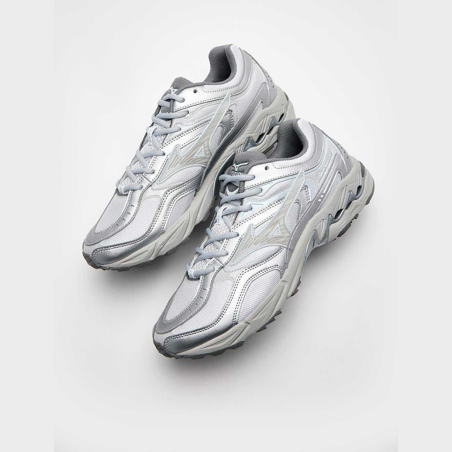 D1GA260C02 Mizuno Wave MG4 LS "Silver/White/Grey" (Men's)