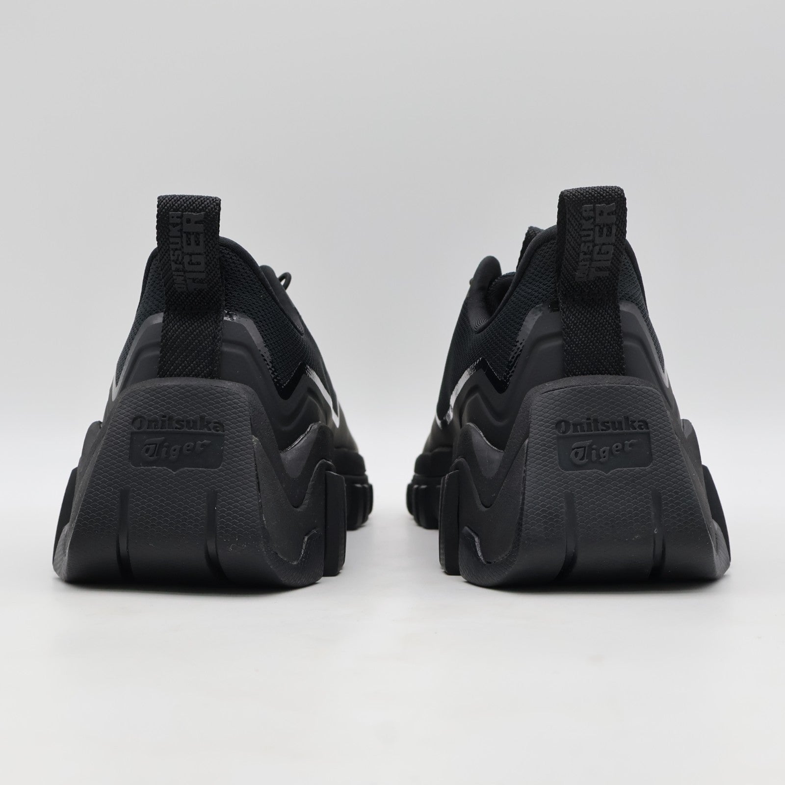 1183C450-001 ONITSUKA TIGER CRESTY FLEK BLACK BLACK (Men's)