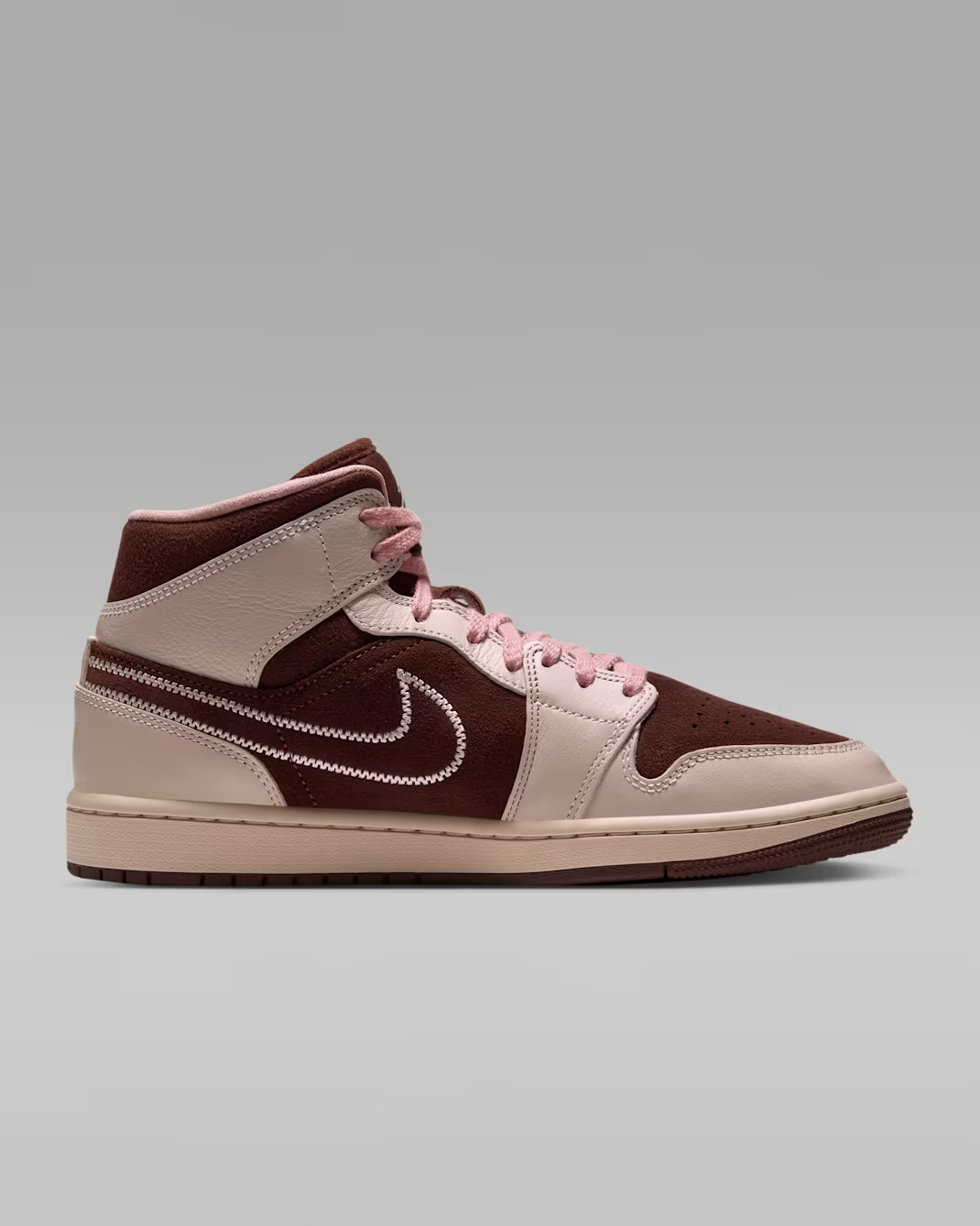 IQ7607-200 AIR JORDAN 1 MID SE (Women's)