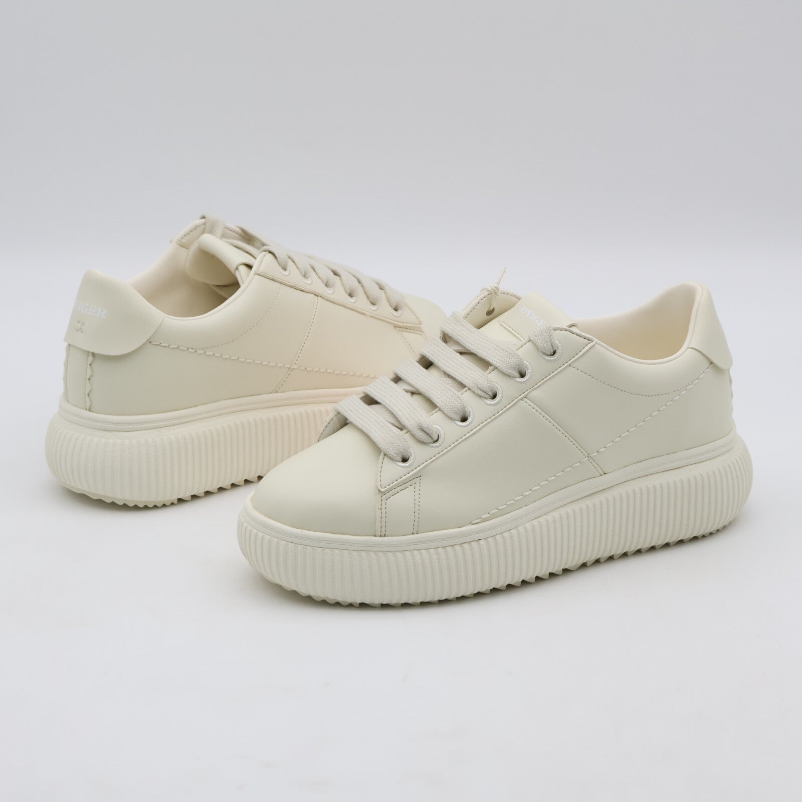 1182A621-101 Onitsuka Tiger Otiger Court Cream (Women's)