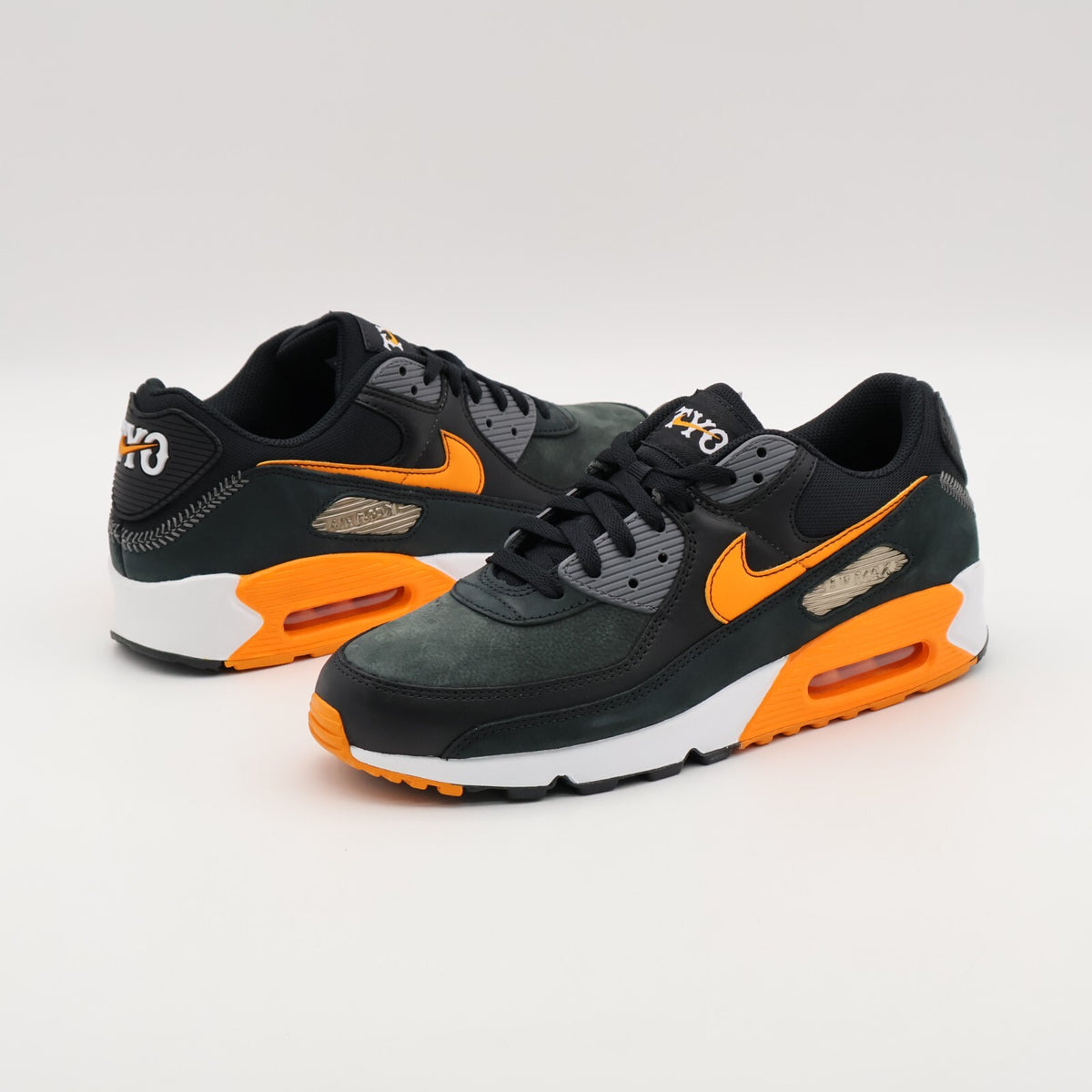 II2353-001 Nike Air Max 90 Tokyo Giants (Men's)
